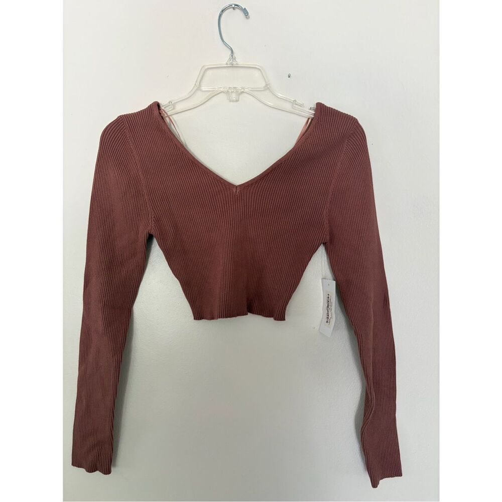 NWT- MOD On Trend Ribbed V-Neck Long Sleeve Crop Top - Mauve